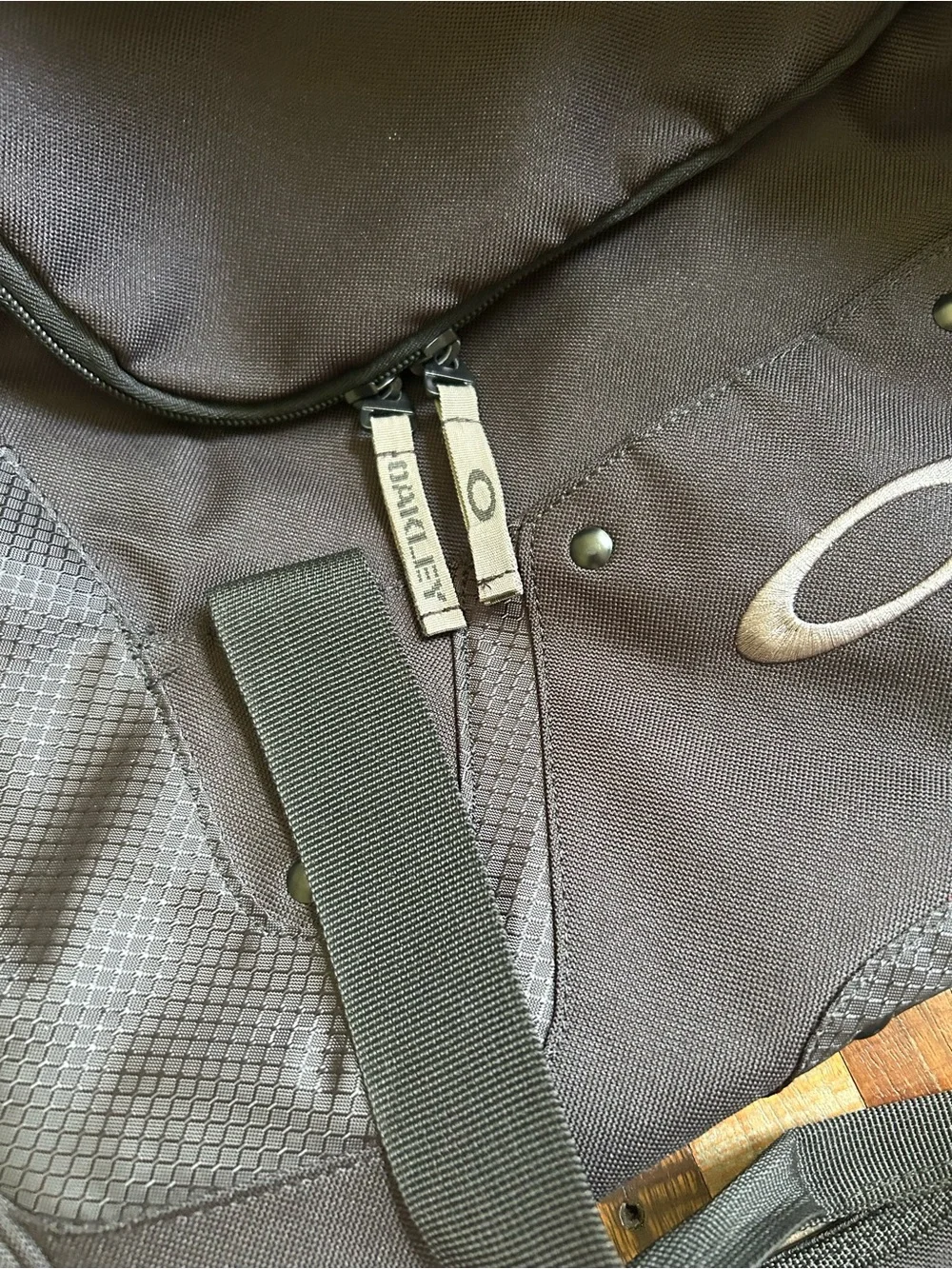 Oakley Vintage Black Duffel Bag with Shoulder Strap